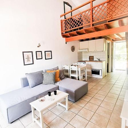 Haris Apartments Koukounaries Ngoại thất bức ảnh